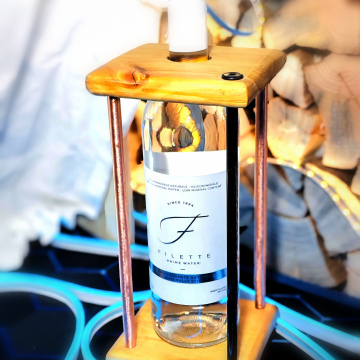 Filette, вода минеральная не газированная в винной бутылке 750 мл. Подарочная упаковка ручной работы.